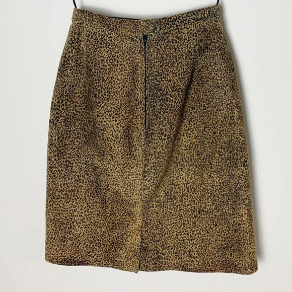 Vintage 80s suede leather cheetah print skirt. High waisted leather skirt. 26 - Picture 5 of 7